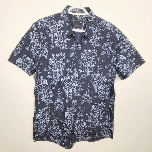 COWN1 - RW and Co navy floral print slim fit button down men's top. Size large