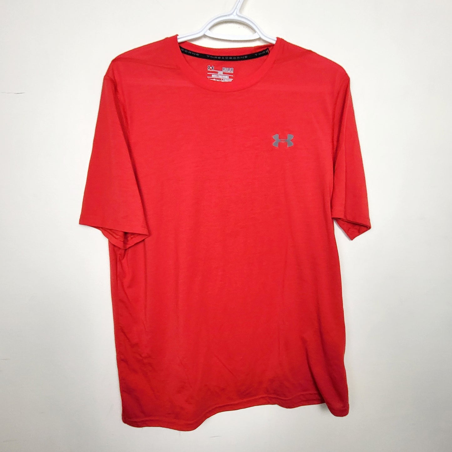 JKZ2 - Under Armour red loose fit t-shirt. Size medium