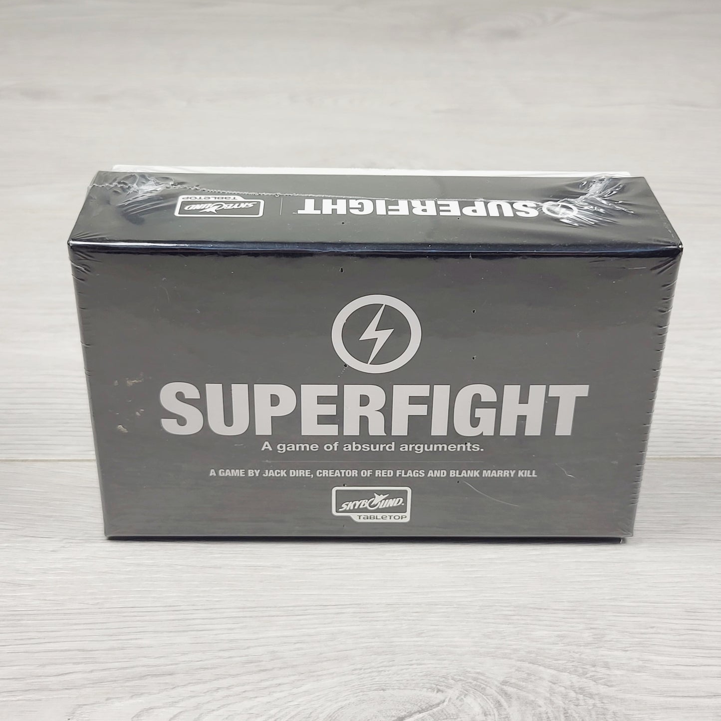 JJON1 - NEW - Superfight: A Game of Absurd Arguments