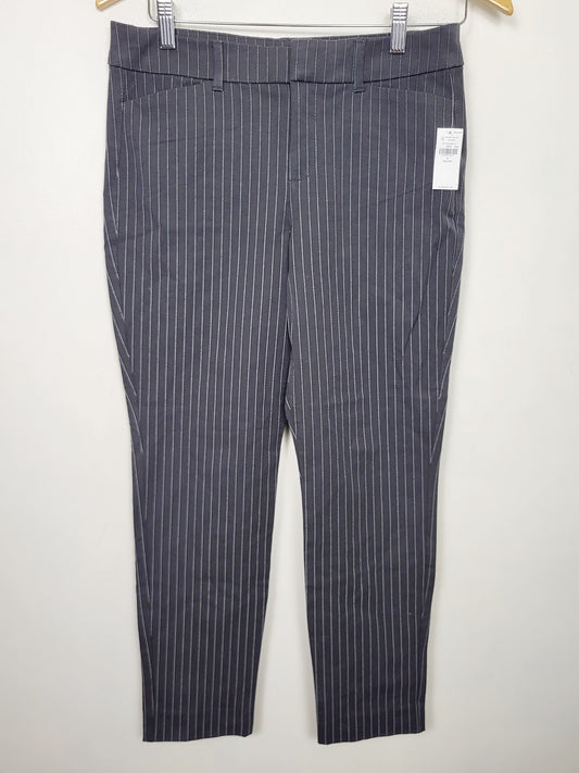 DOKN - NEW - Old Navy grey striped high rise Pixie pant. Size 6 PETITE