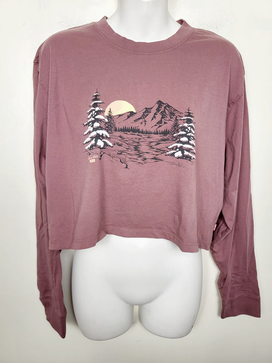 AGLL2 - Levi's cropped long sleeved top with mountain scene. Size medium