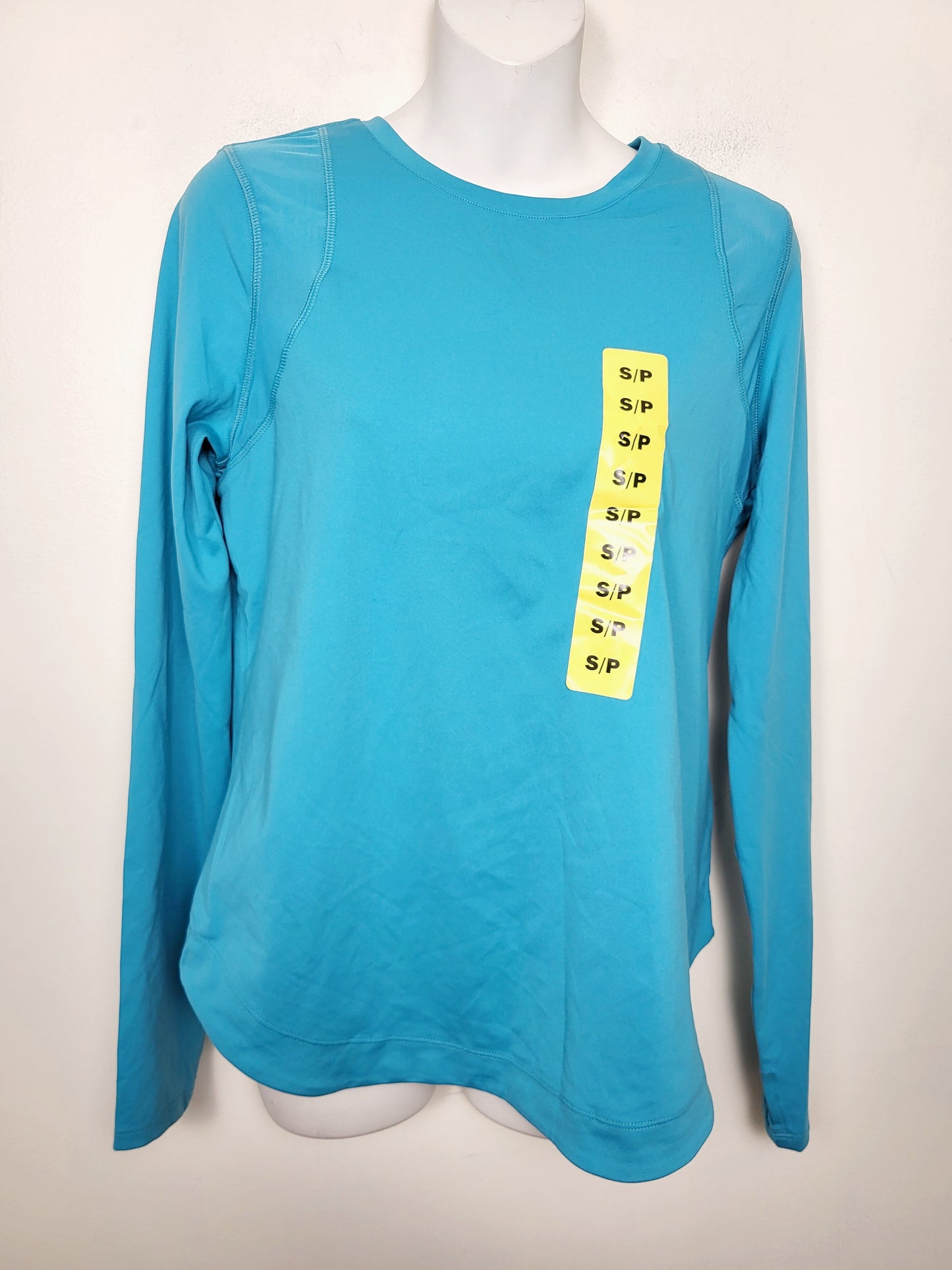 AGLL2 - NEW - Sage Collective long sleeved active top. Size small