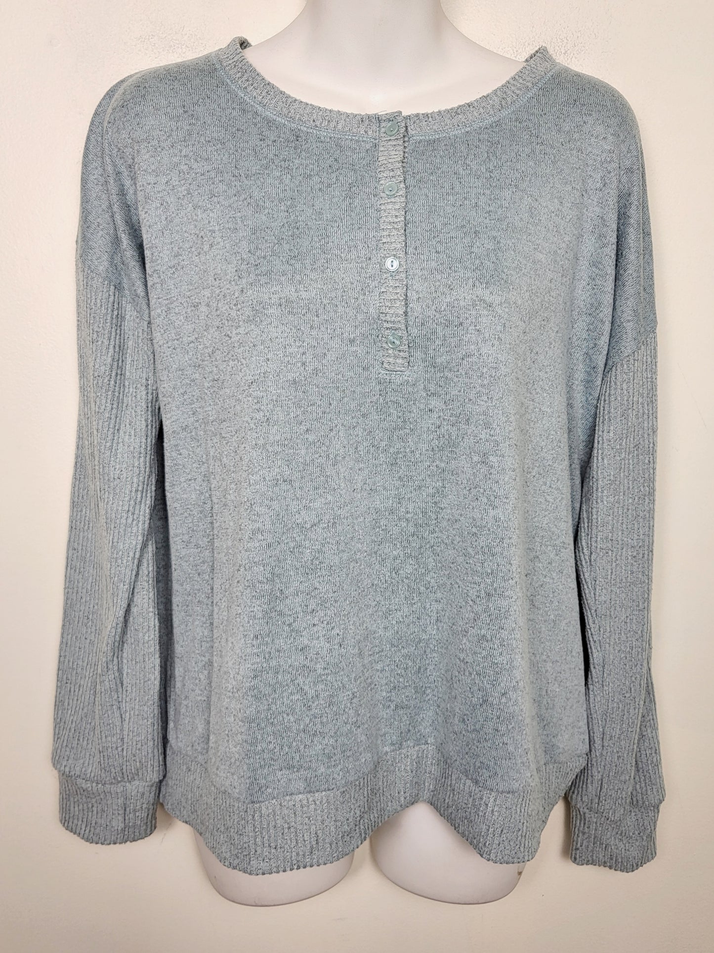 KLJ2 - Reitmans blue-grey lightweight sweater. Size large