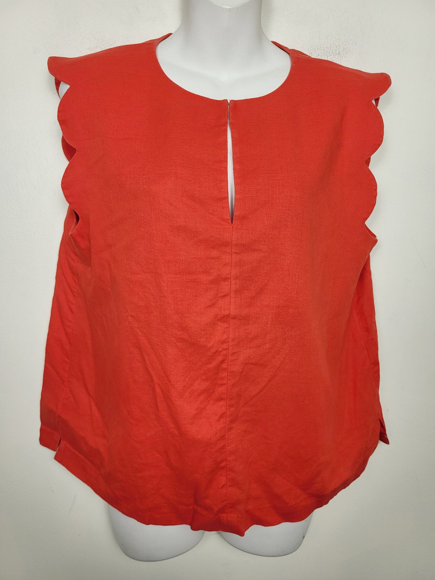 KLJ2 - Paris Atelier & Other Stories red linen-cotton blend scalloped top. Size 8