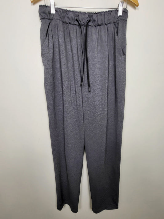 KLJ2 - Lululemon Keep Moving 7/8 Pant in Heathered Grey. Size 8