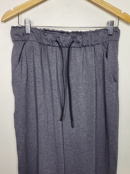 KLJ2 - Lululemon Keep Moving 7/8 Pant in Heathered Grey. Size 8