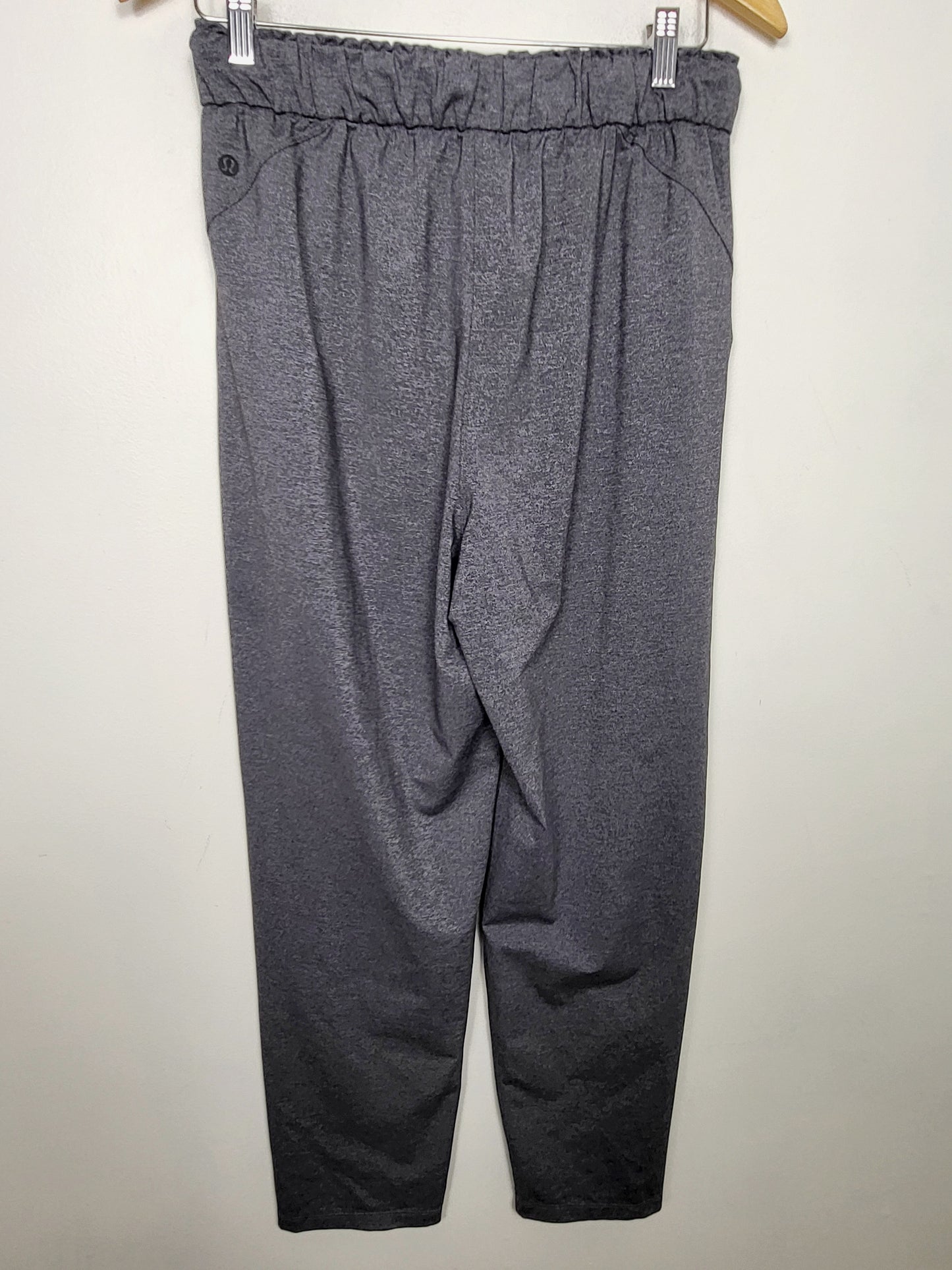 KLJ2 - Lululemon Keep Moving 7/8 Pant in Heathered Grey. Size 8