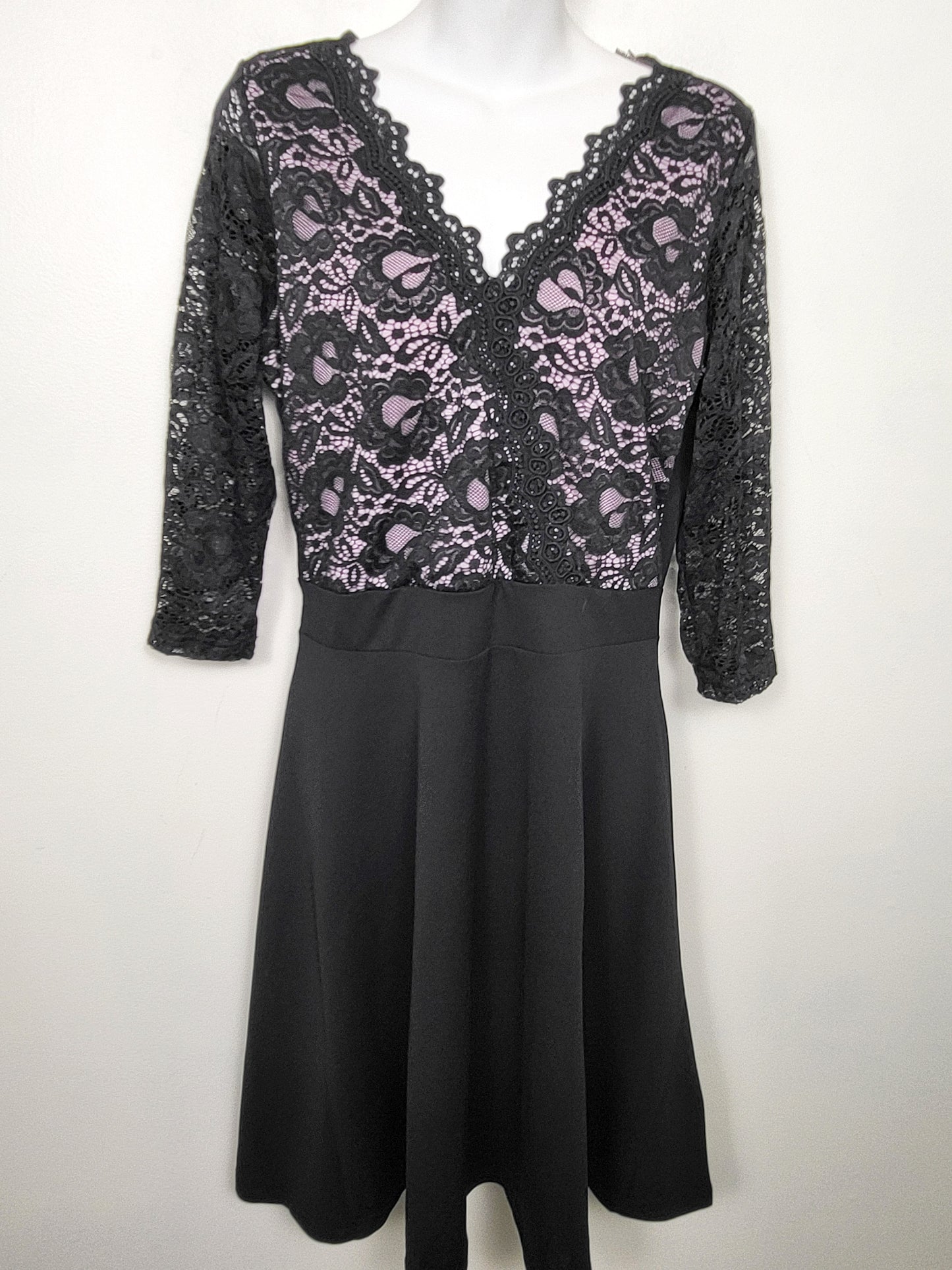 KHW2 - NEW - Warehouse One Sloane + Sadie black and pink lace dress. Size medium