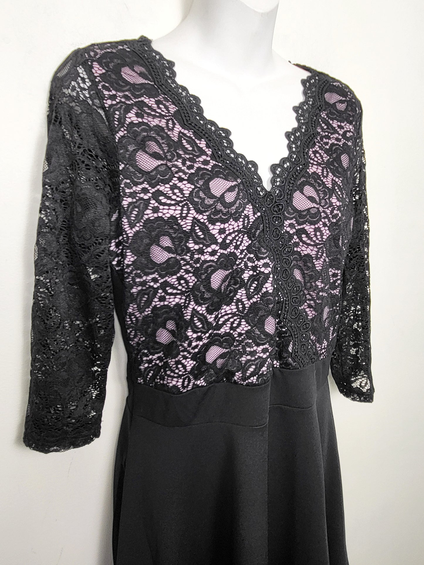 KHW2 - NEW - Warehouse One Sloane + Sadie black and pink lace dress. Size medium