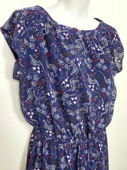TRCA1 - Reitmans navy floral print dress. Size medium