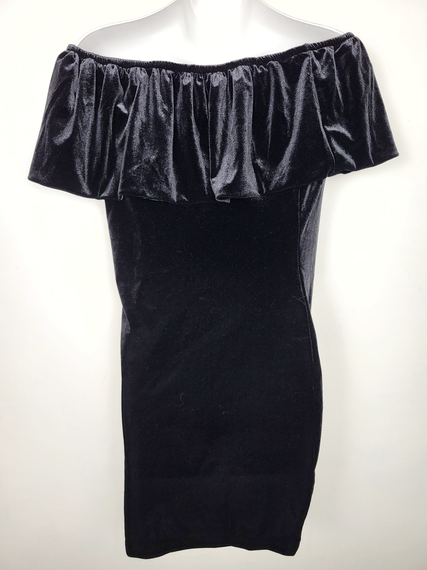 JLMB1 - NEW - B.Young black velvet off the shoulder dress. Size medium