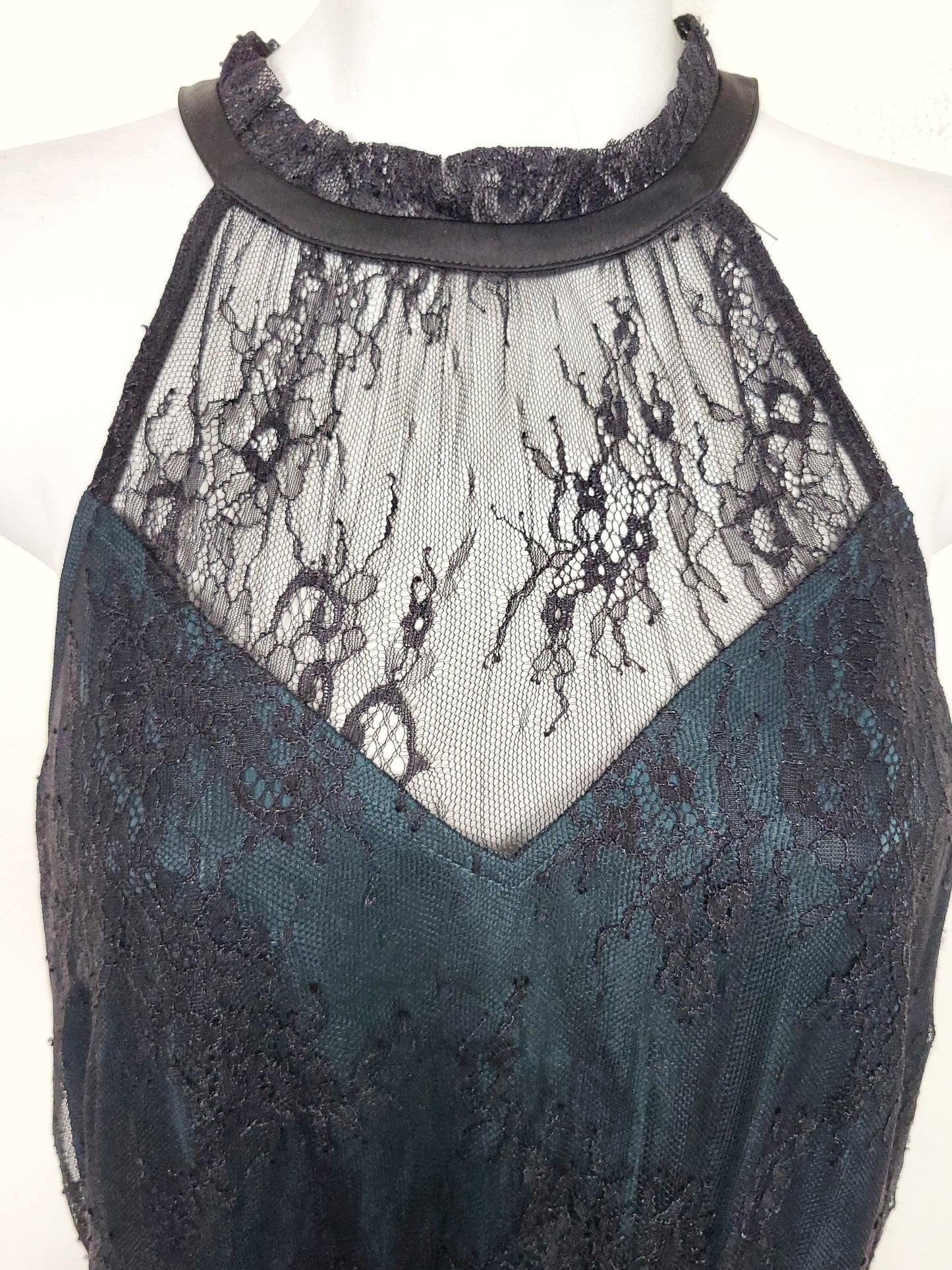 JLMB1 - NEW - RW and Co black lace halter fit n flare gown. Size 8