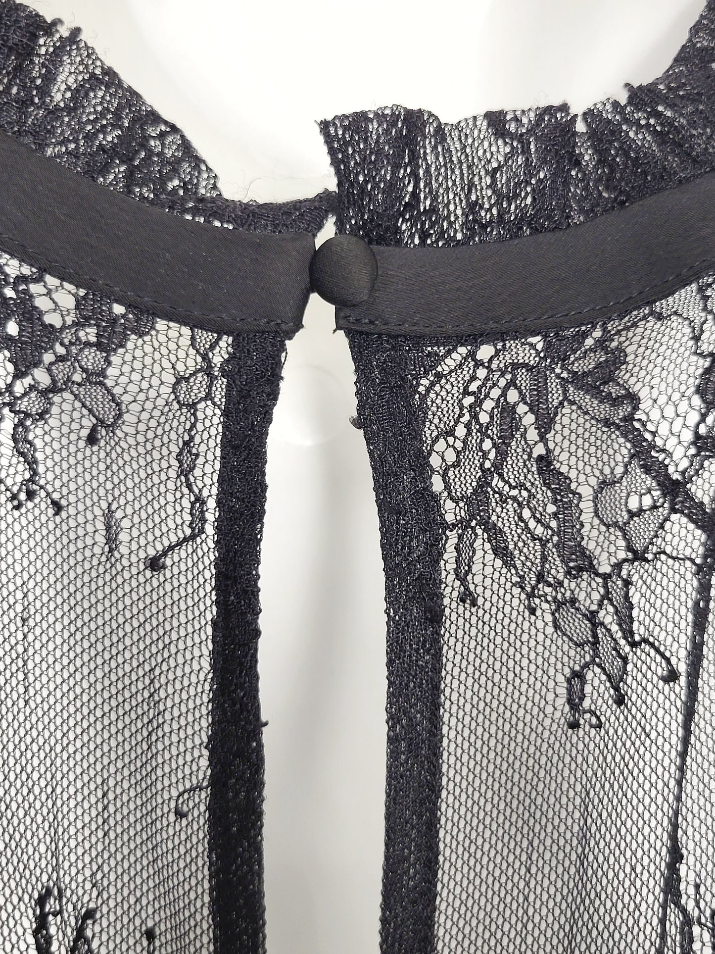 JLMB1 - NEW - RW and Co black lace halter fit n flare gown. Size 8