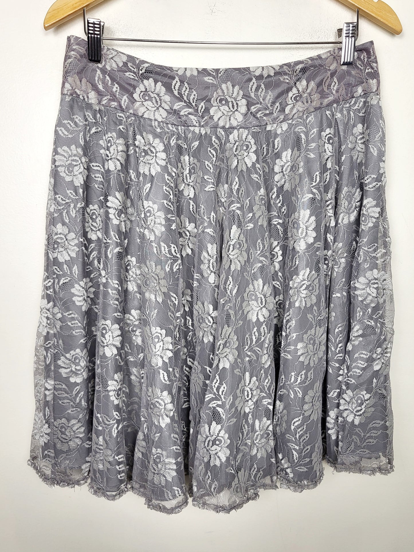 JLMB1 - MNG grey and silver floral print lace skirt. Size 8