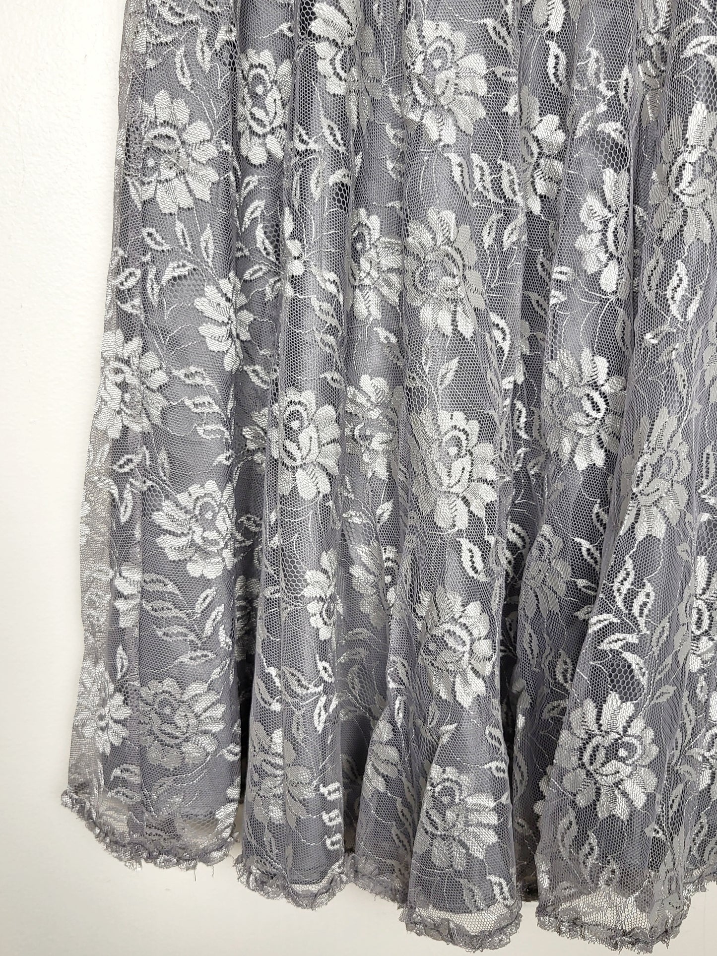 JLMB1 - MNG grey and silver floral print lace skirt. Size 8