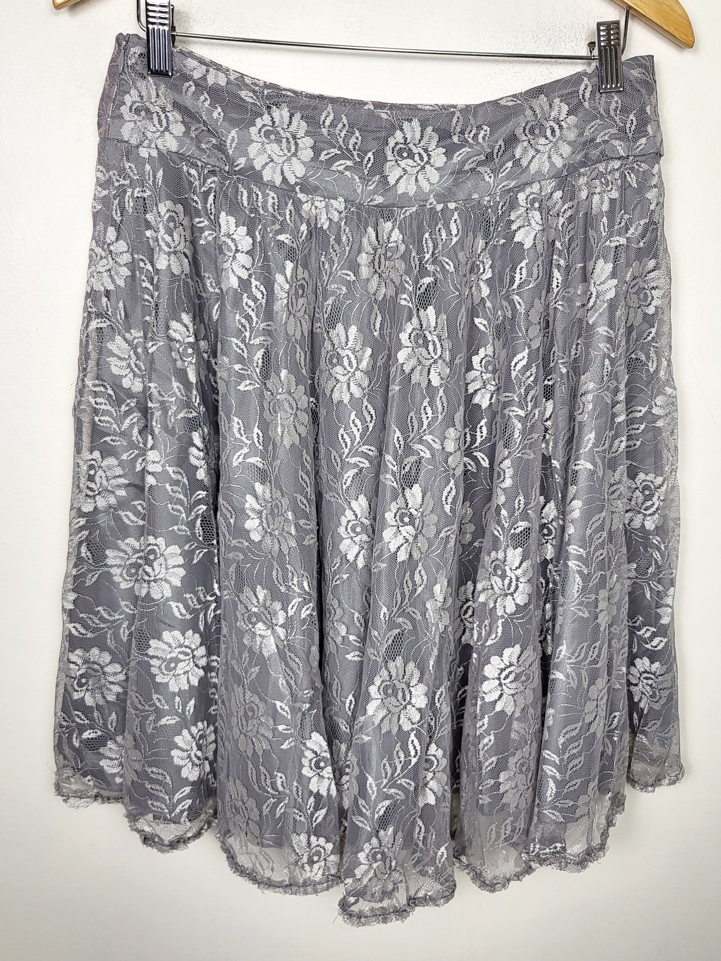 JLMB1 - MNG grey and silver floral print lace skirt. Size 8