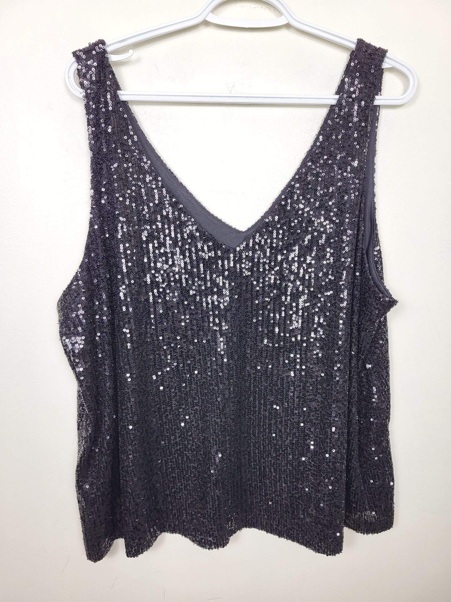 SPMP1 - NEW - Reitmans black "Rock 'N Shine" sequin tank. Size 2XL