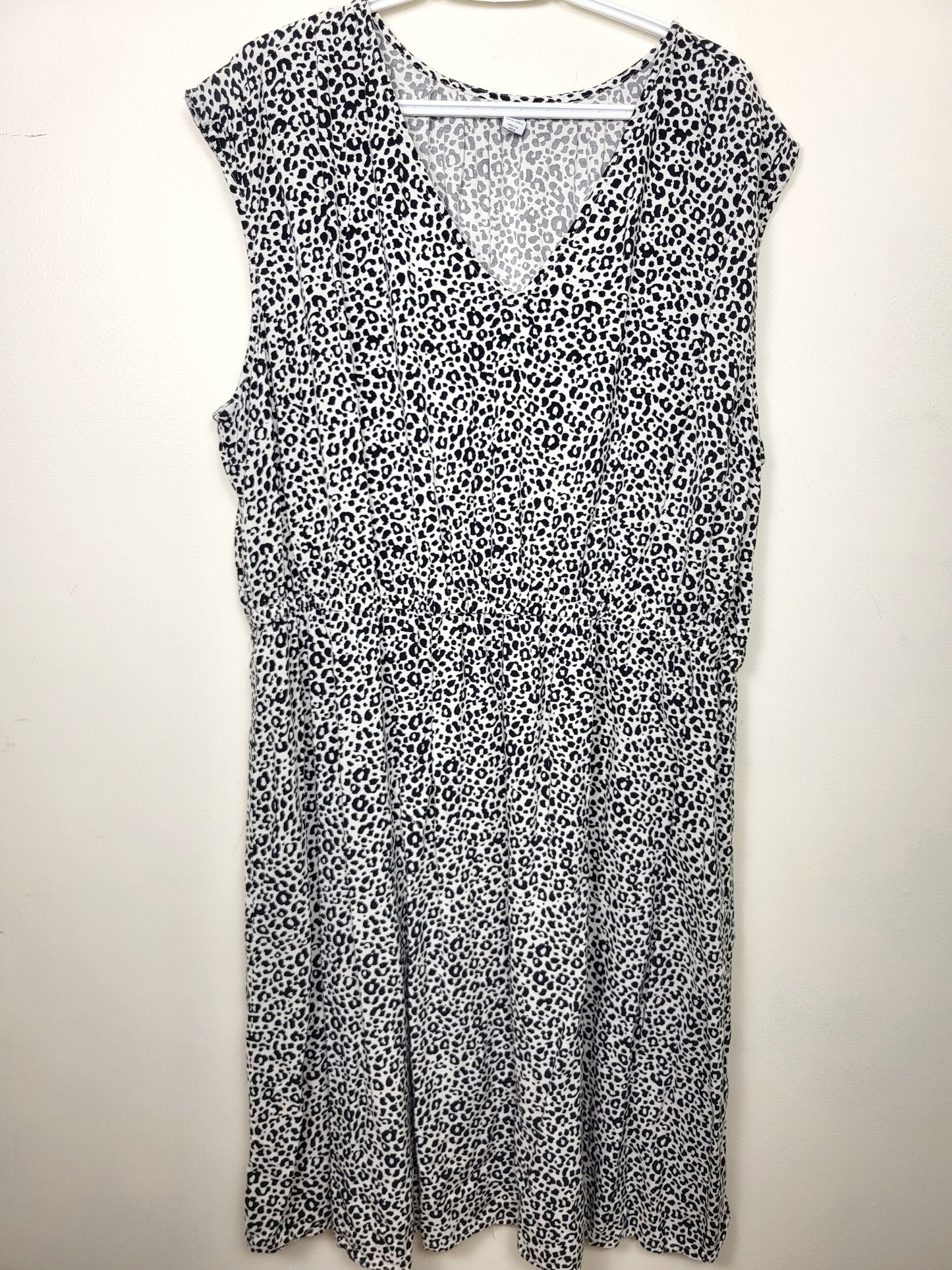 SPMP1 - Old Navy black and white leopard print dress. Size 3X