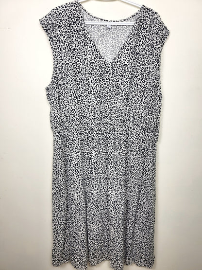 SPMP1 - Old Navy black and white leopard print dress. Size 3X