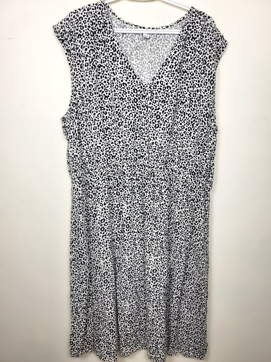 SPMP1 - Old Navy black and white leopard print dress. Size 3X