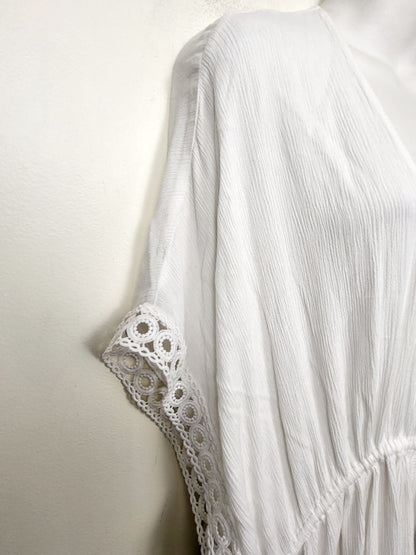 SPMP - White beach cover up. Size 2/3X