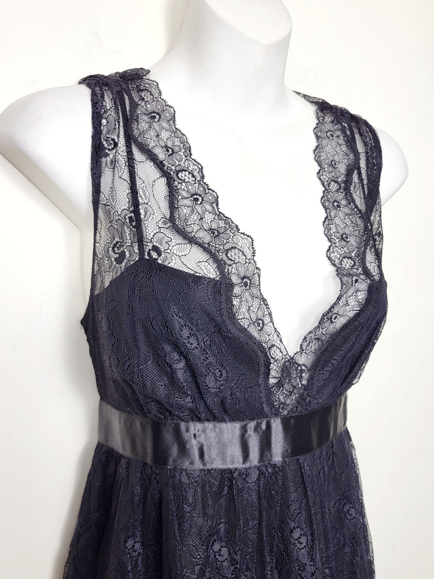 JLMB2 - Club Monaco black lace sleeveless midi dress. Size 8