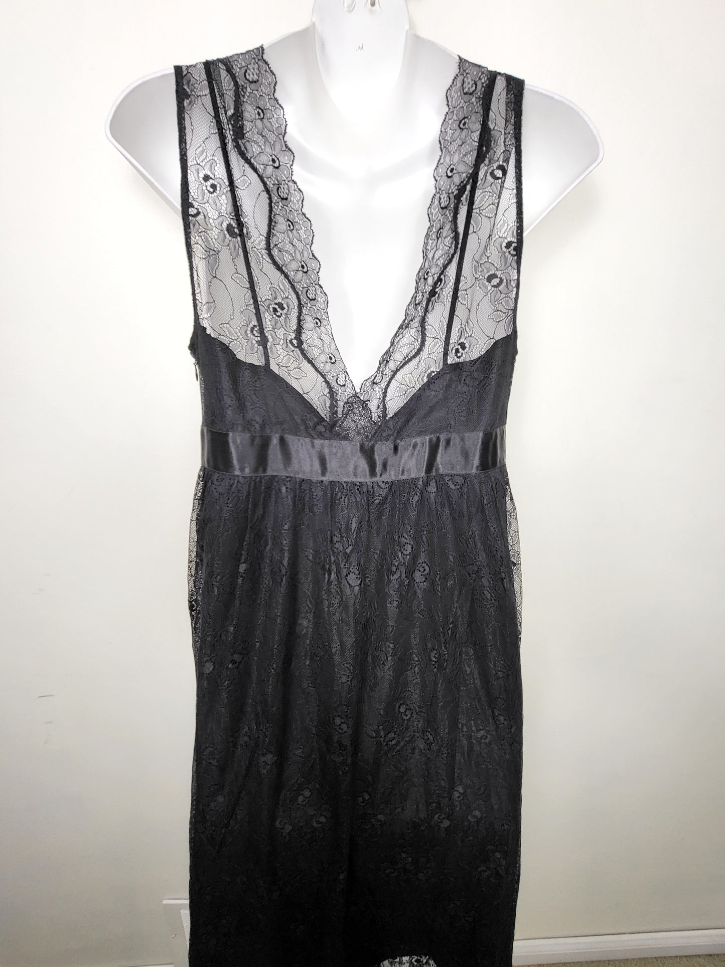 JLMB2 - Club Monaco black lace sleeveless midi dress. Size 8