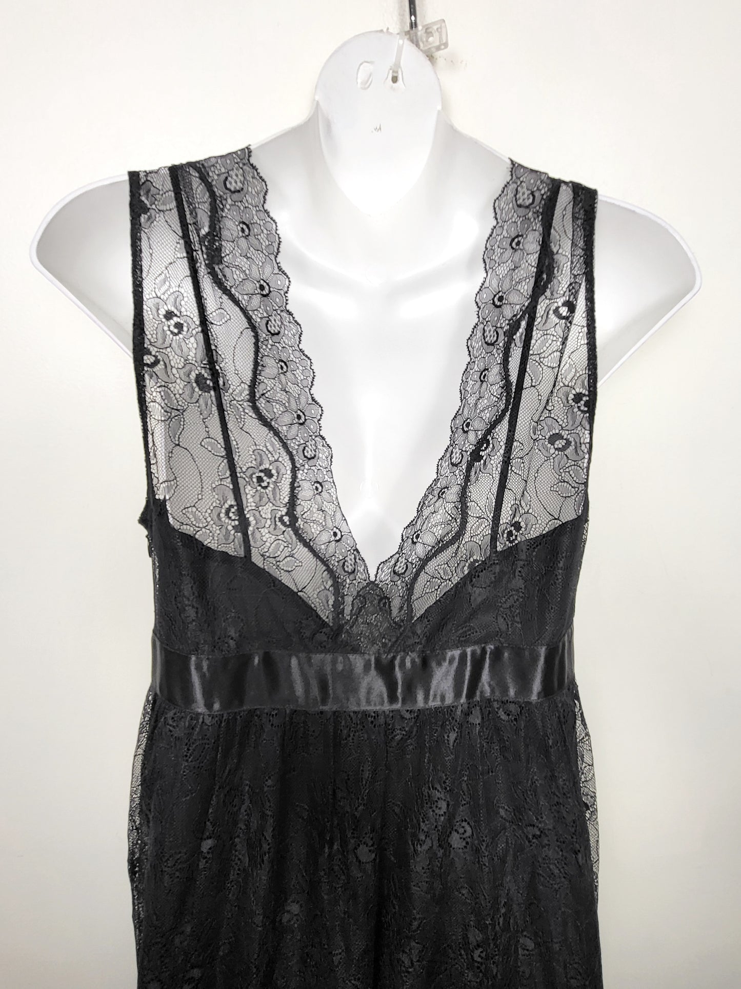 JLMB2 - Club Monaco black lace sleeveless midi dress. Size 8