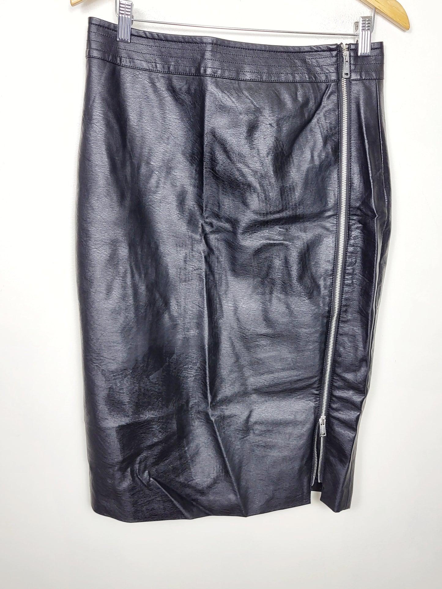 JLMB2 - Guess Loretta Faux-Leather Skirt. Size large