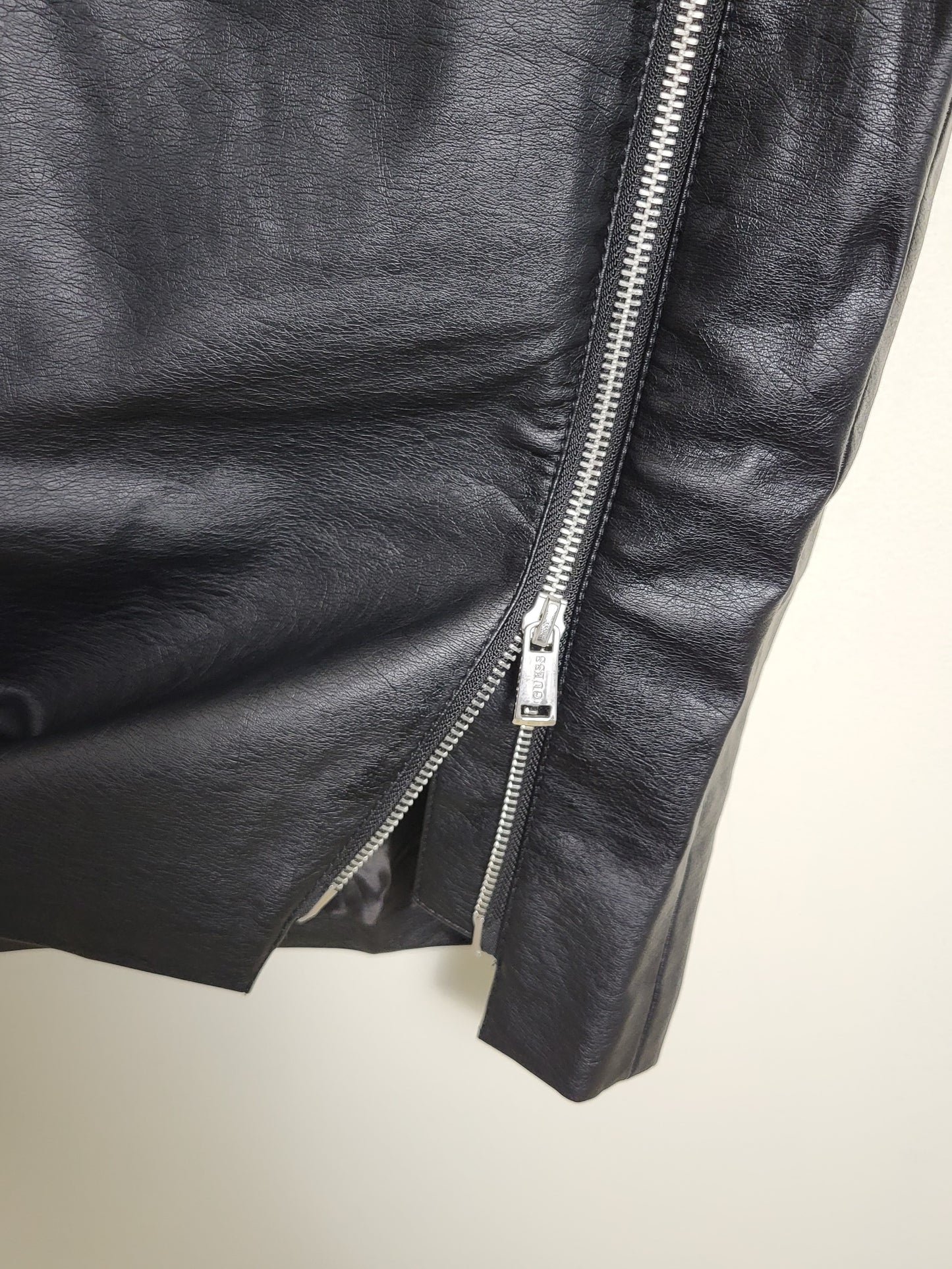 JLMB2 - Guess Loretta Faux-Leather Skirt. Size large