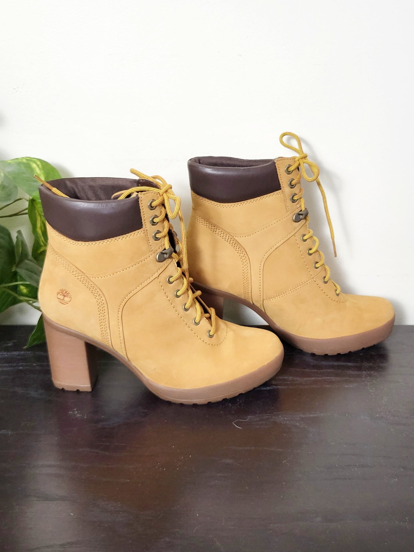 JLMB3 - Timberland Women's Allington Mid Lace-Up Boot. Size 8