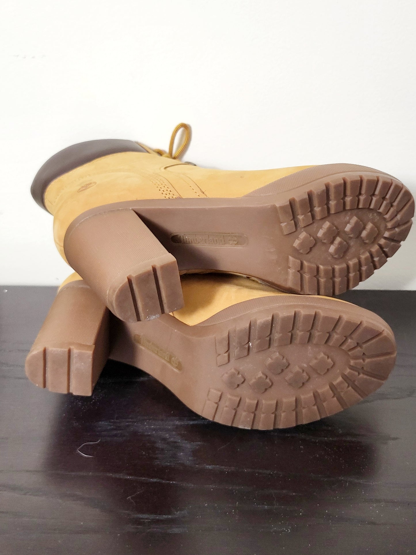 JLMB3 - Timberland Women's Allington Mid Lace-Up Boot. Size 8