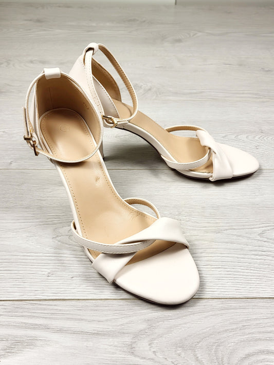 CHSP1 - Unbranded strappy open toed high heel shoes. Size 8