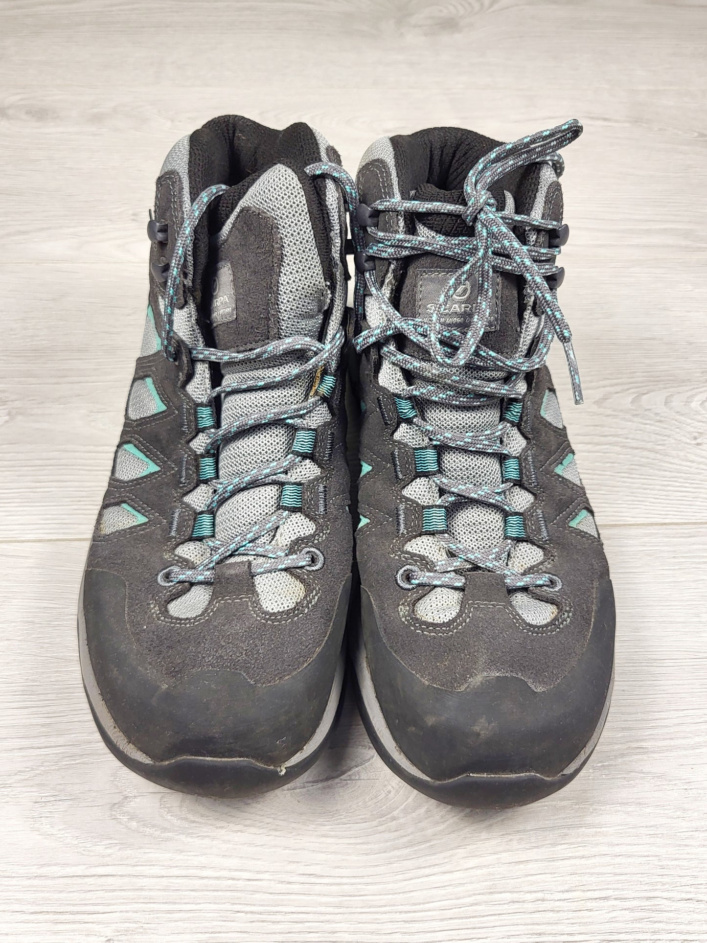 CHSP1 - Scarpa Moraine Mid GTX Hiking Shoes. Men's size 7.5 / Ladies size 8.5