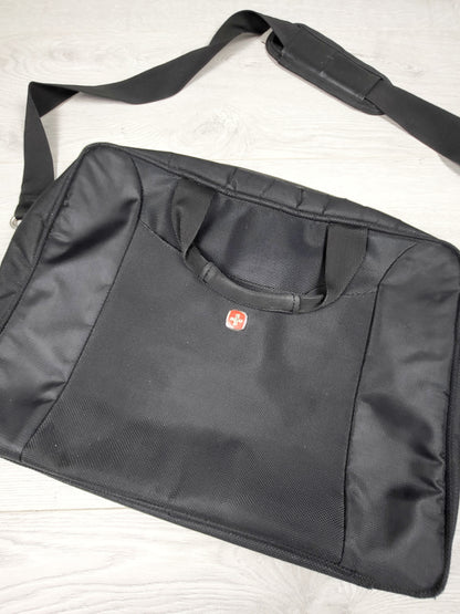 CHSP2 - Swiss Gear black 18 inch laptop carry case