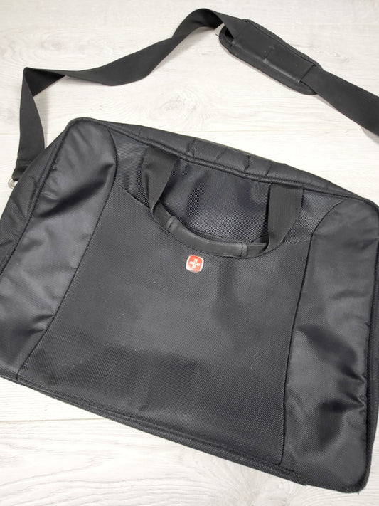 CHSP2 - Swiss Gear black 18 inch laptop carry case