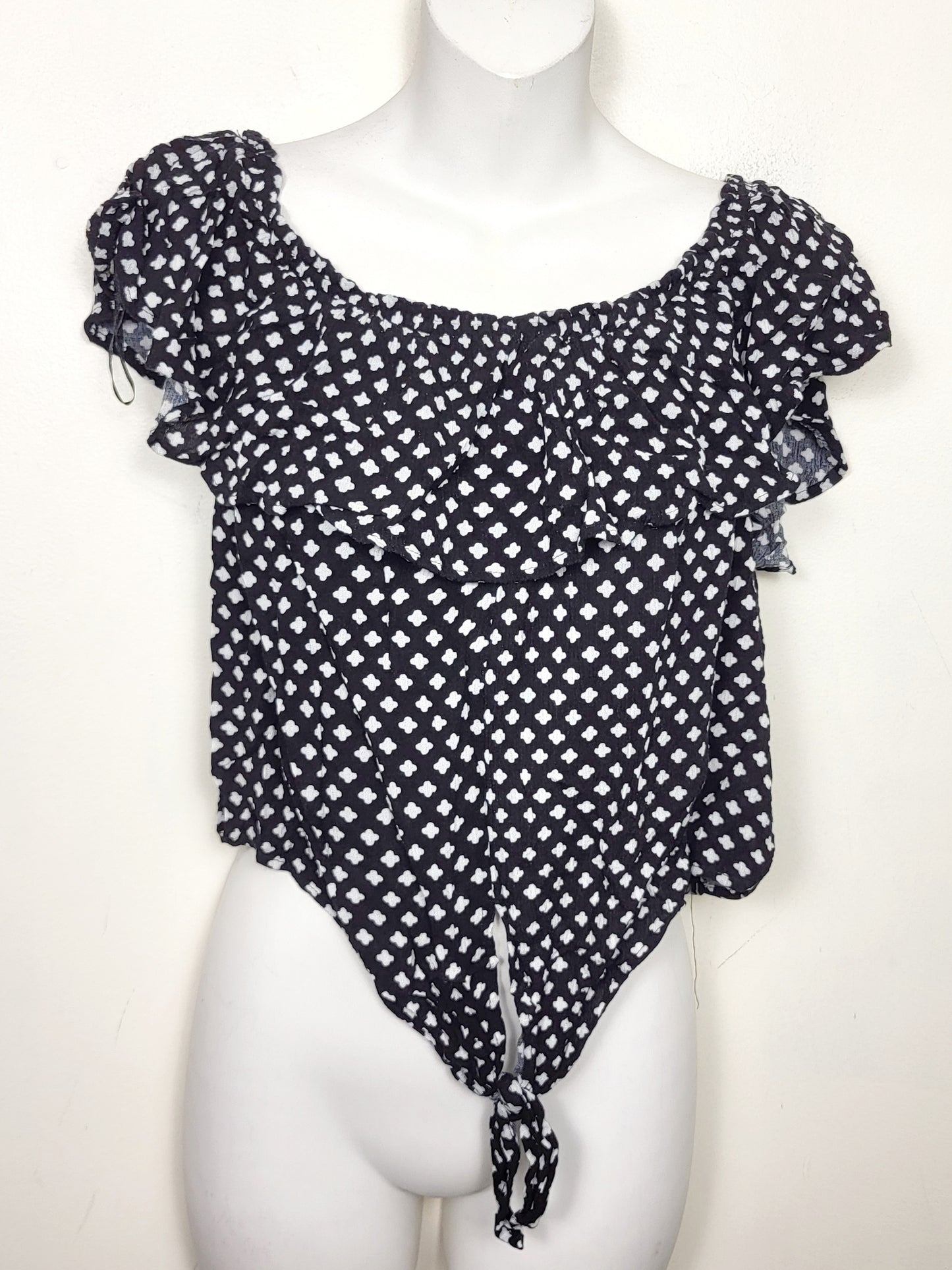 CHSP2 - Streetwear Society black patterned ruffle bodysuit. Size large