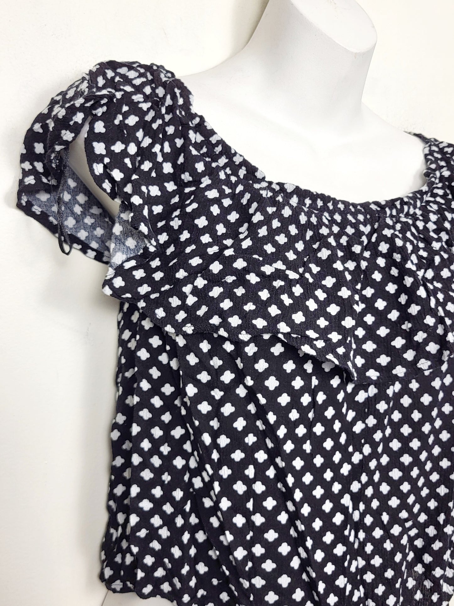 CHSP2 - Streetwear Society black patterned ruffle bodysuit. Size large