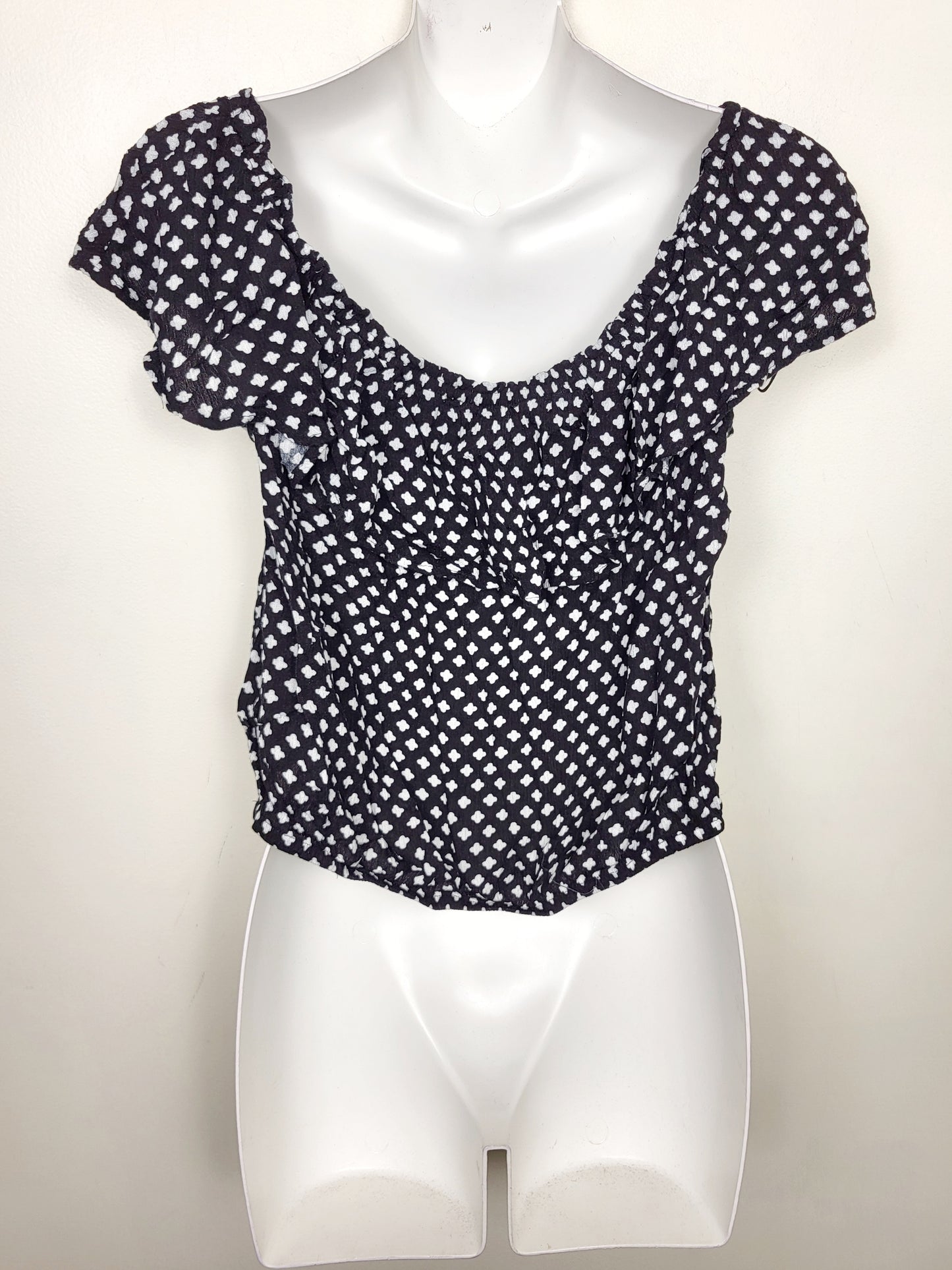 CHSP2 - Streetwear Society black patterned ruffle bodysuit. Size large