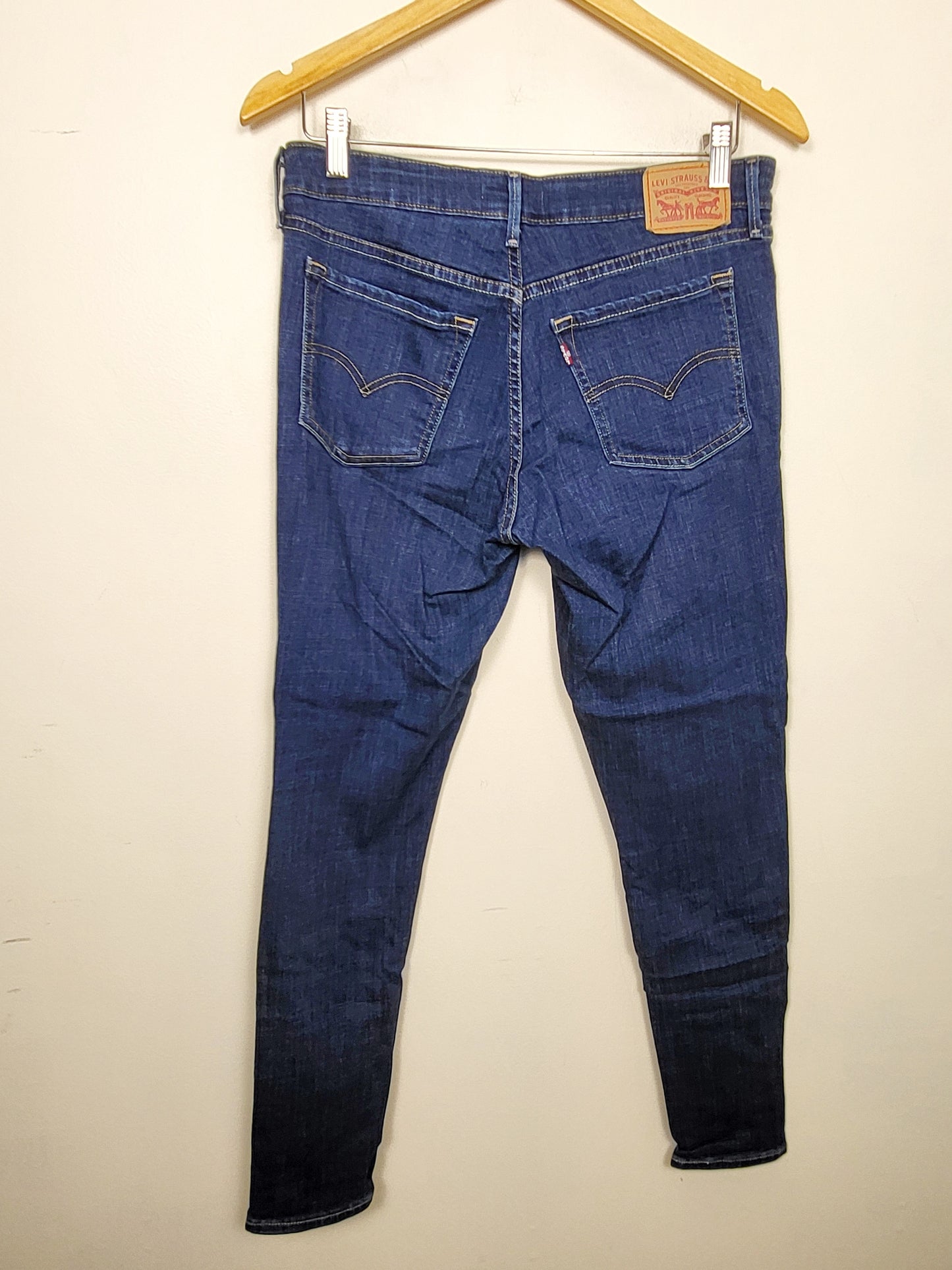 CHSP2 - Levi's 711 skinny jeans. Size 29