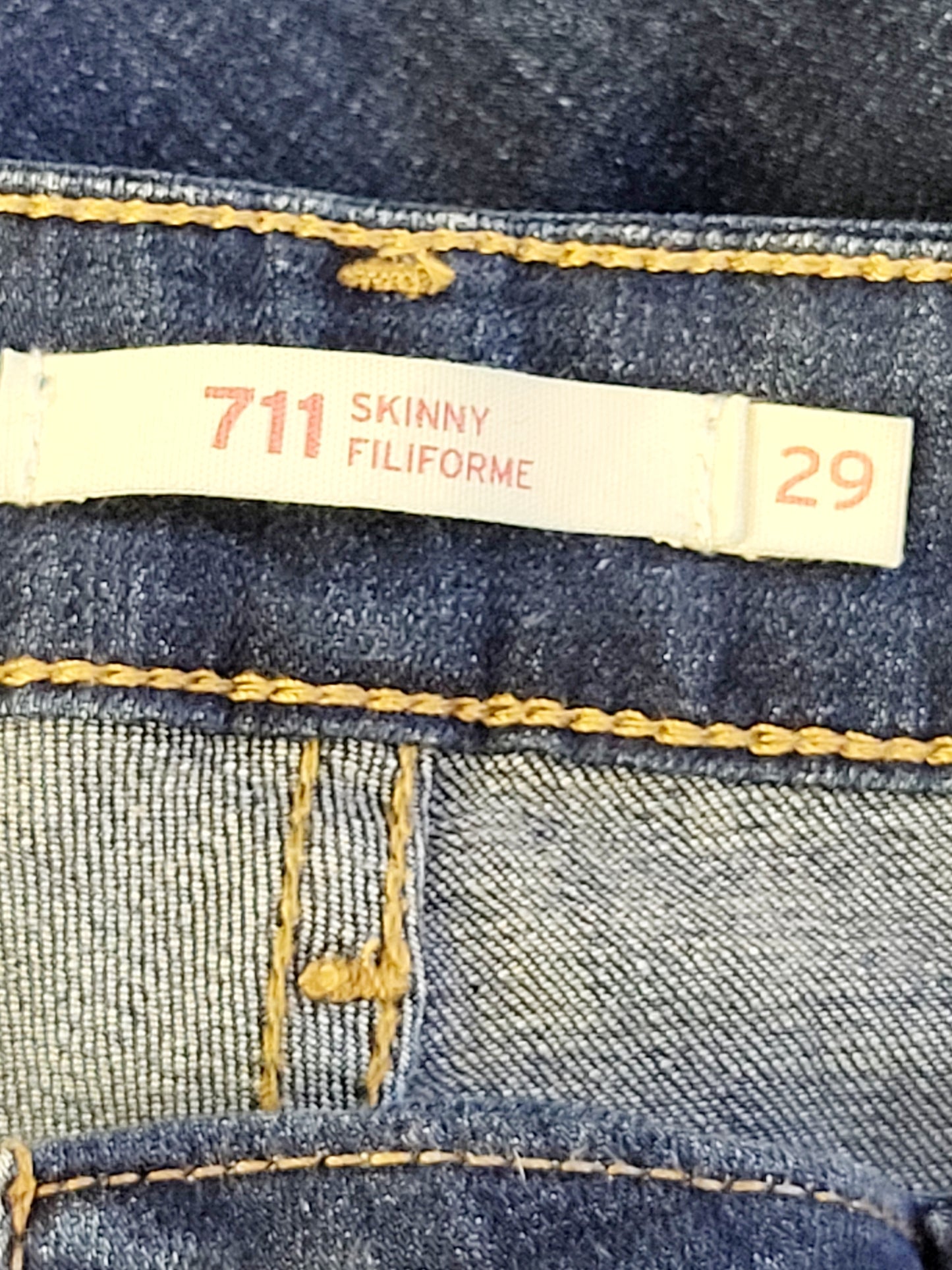 CHSP2 - Levi's 711 skinny jeans. Size 29
