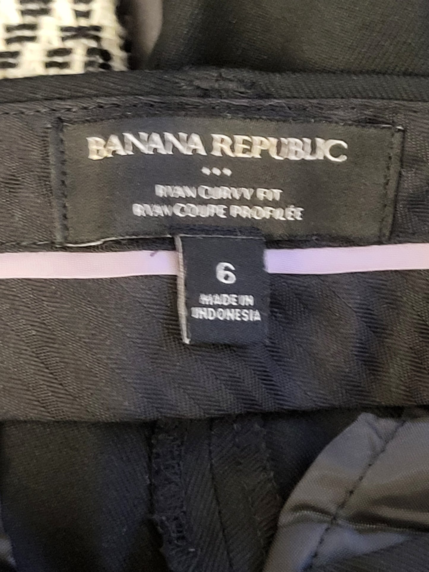 CHSP2 - Banana Republic Factory black "Ryan" curvy fit straight leg trousers. Size 6 (size bigger)