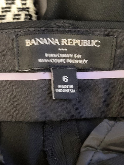 CHSP2 - Banana Republic Factory black "Ryan" curvy fit straight leg trousers. Size 6 (size bigger)