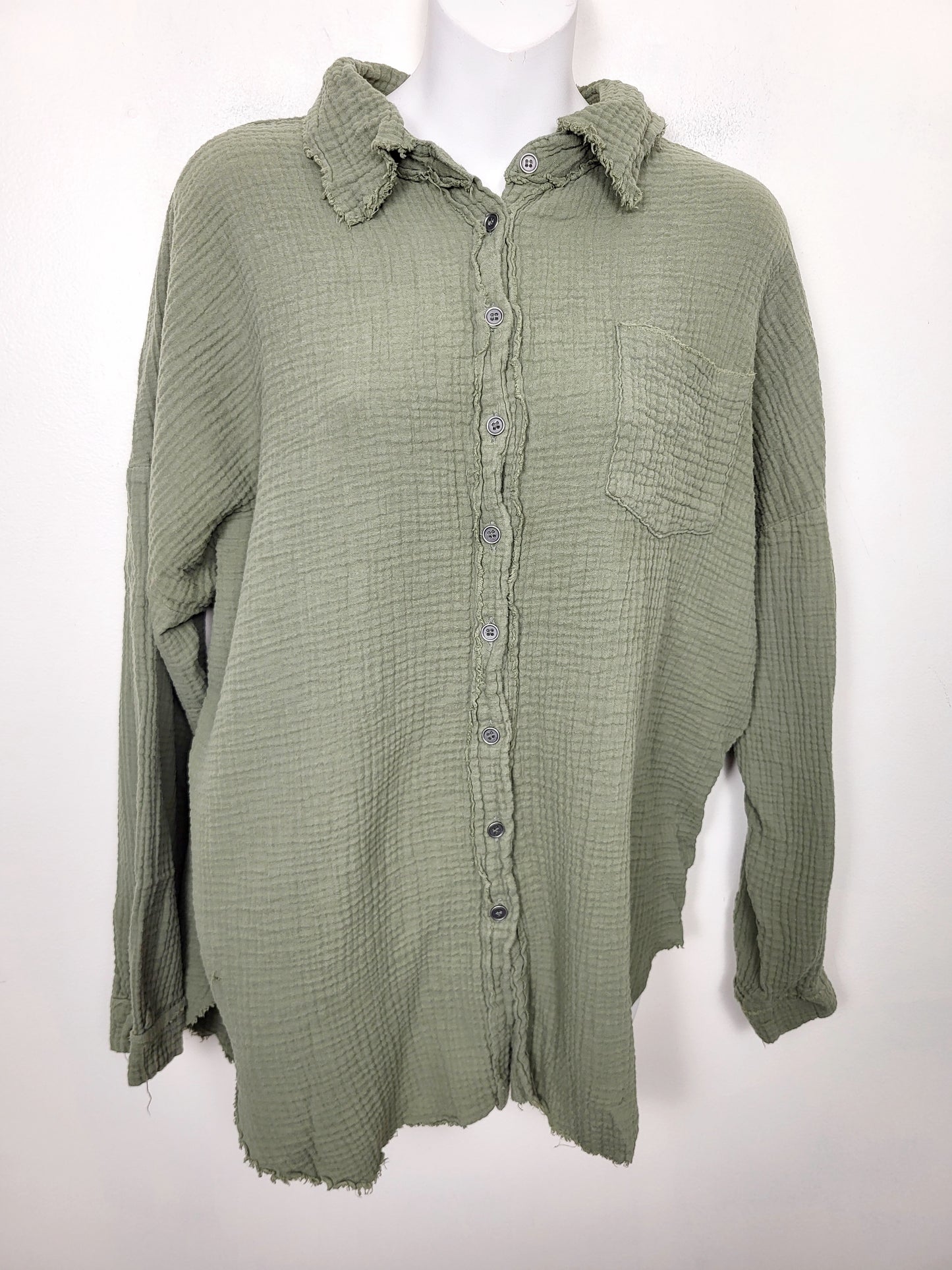 BRNA - Zenana green double knit gauzy button down top with raw edge hem. Size large