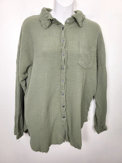 BRNA - Zenana green double knit gauzy button down top with raw edge hem. Size large