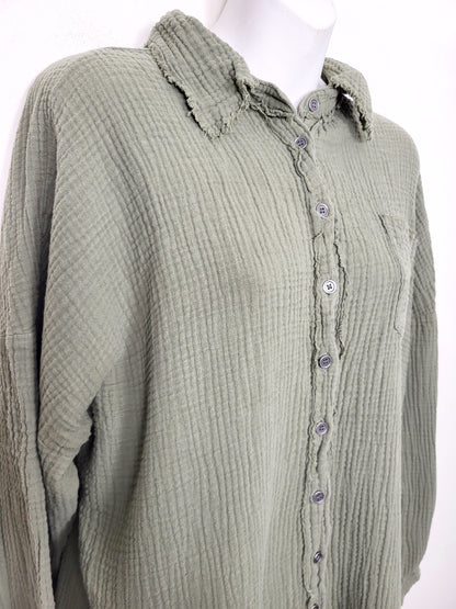 BRNA - Zenana green double knit gauzy button down top with raw edge hem. Size large