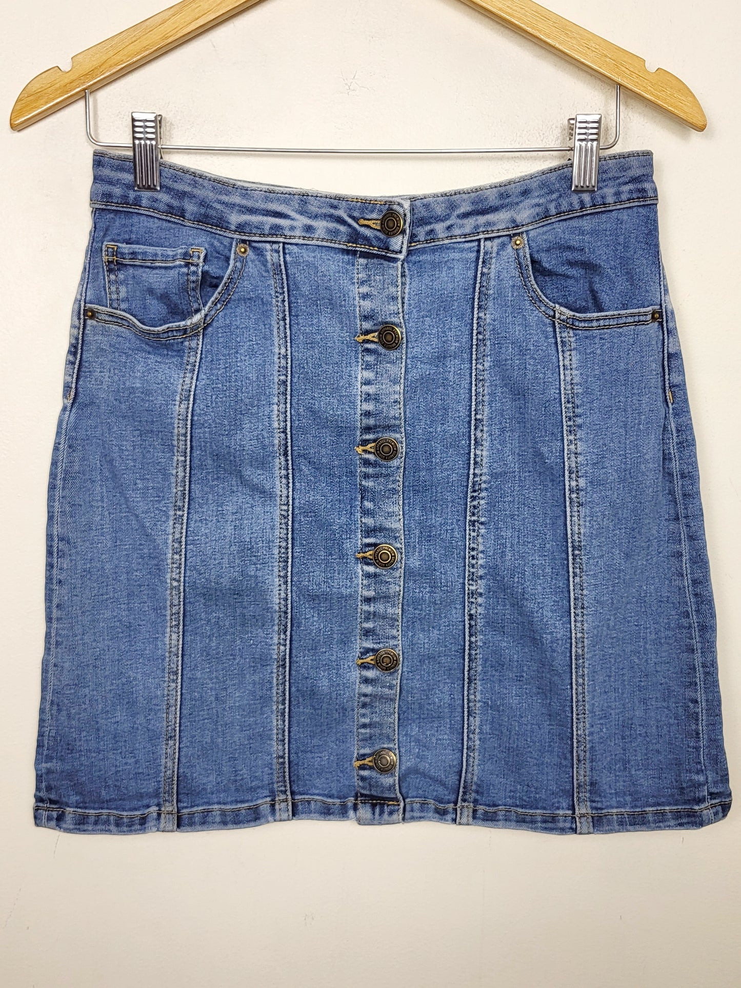 BRNA1 - Vero Moda distressed denim skirt. Size large (measures like a medium)