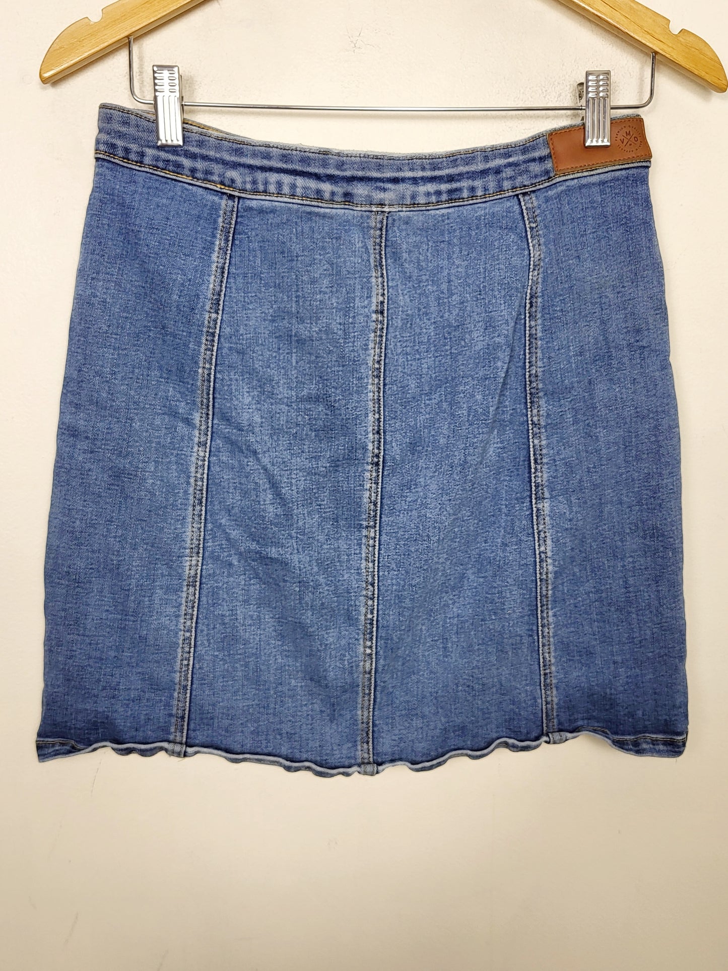 BRNA1 - Vero Moda distressed denim skirt. Size large (measures like a medium)