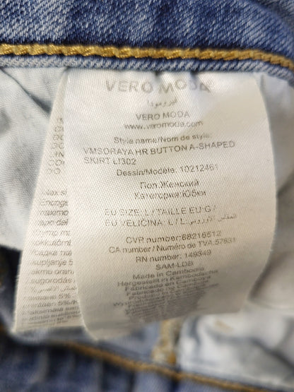 BRNA1 - Vero Moda distressed denim skirt. Size large (measures like a medium)