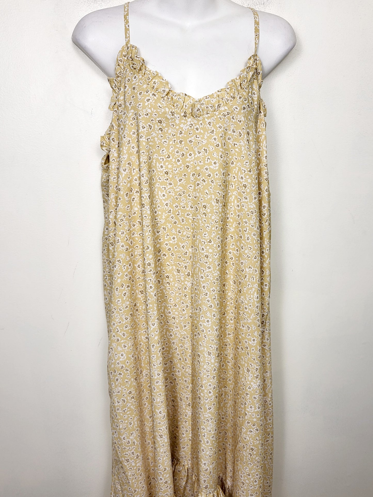 BRNA1 - Wishlist yellow floral pattern spaghetti strap maxi dress. Size large